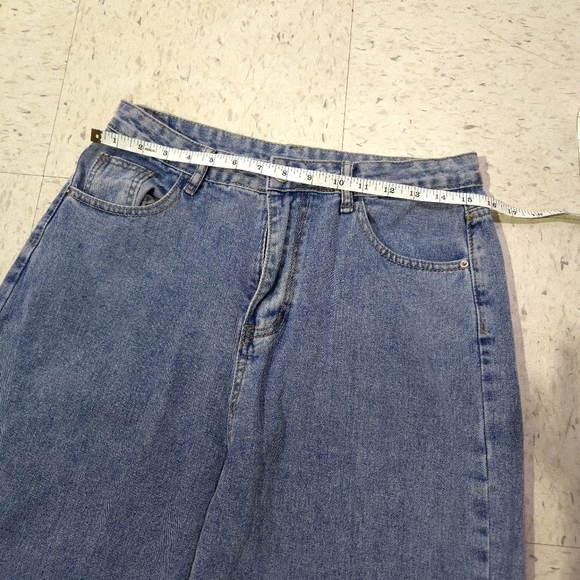 Shein | Butterfly Graphic Blue Jeans - Picture 7 of 9